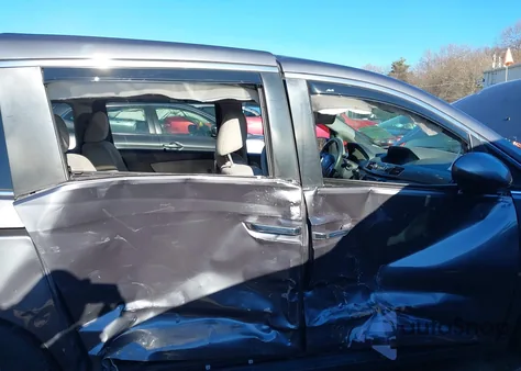 2016 Honda Odyssey Se z USA, uszkodzony, nr VIN 5FNRL5H32GB131971